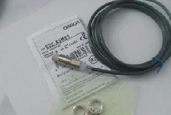 欧姆龙(OMRON)　接近开关　E2B-M12KS04-WP-C2 2M OMS