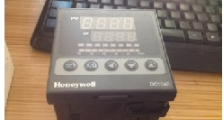 霍尼韦尔(HONEYWELL)　温控器　DC1040CT-701000 E